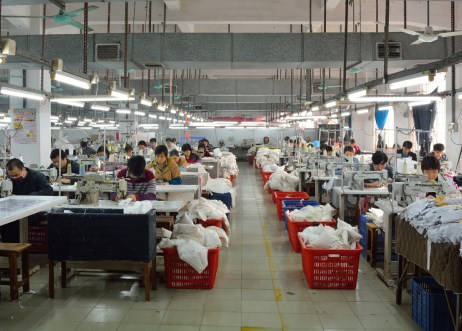睿牛制衣廠，羽絨服代工廠