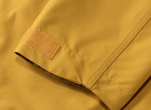 團隊集體定制生產(chǎn)防水防風沖鋒衣