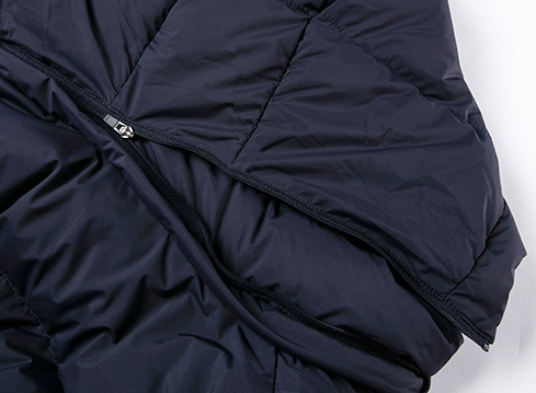 長(zhǎng)款羽絨服廠家定制生產(chǎn)白鴨絨羽絨服