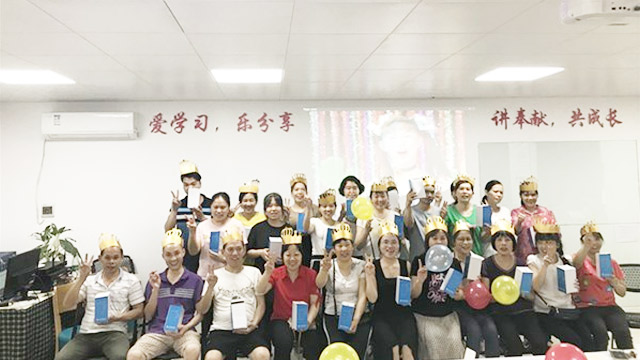 羽絨服生產(chǎn)廠家睿牛制衣的生日會(huì)