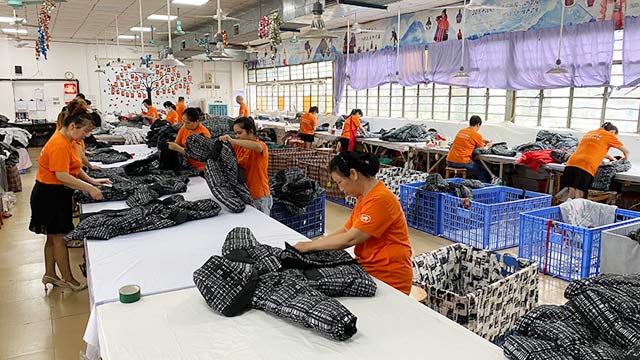 找羽絨服加工廠定制羽絨服一般生產(chǎn)周期是怎樣的？