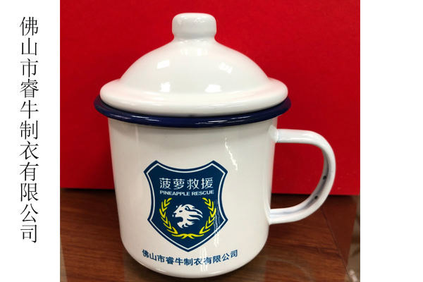 沖鋒衣廠家-睿牛制衣榮獲2020年菠蘿救援熱心企業(yè)公益獎