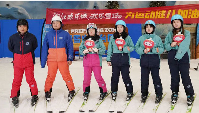 23 年深耕滑雪服制造領域！睿牛制衣成歡樂雪域滑雪服 “優(yōu)選搭檔”